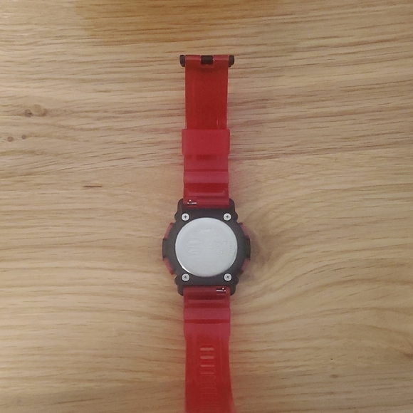 Red Smartwatch - Picture 2 of 9